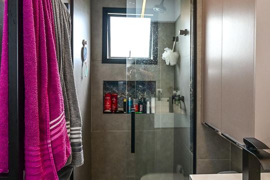 Banheiro Suíte  de apartamento para alugar com 1 quarto, 77m² em Vila Suzana, São Paulo