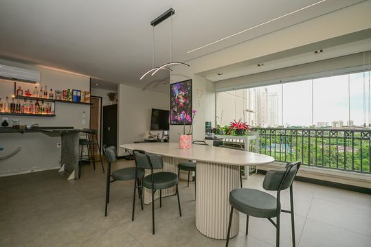 Sala de apartamento à venda com 1 quarto, 77m² em Vila Suzana, São Paulo