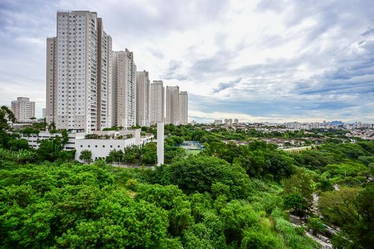 Vista da Suíte de apartamento para alugar com 1 quarto, 77m² em Vila Suzana, São Paulo