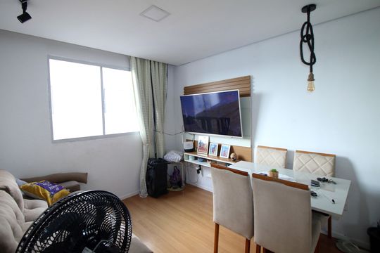 Sala de apartamento para alugar com 2 quartos, 45m² em Brás de Pina, Rio de Janeiro