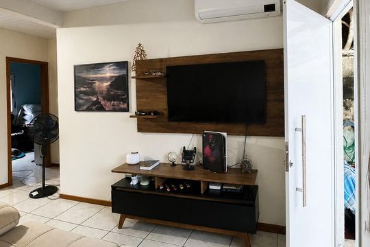 Sala de casa à venda com 2 quartos, 45m² em Olaria, Canoas