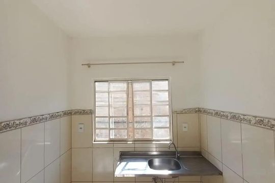 Cozinha de apartamento para alugar com 2 quartos, 53m² em Caieiras, Vespasiano
