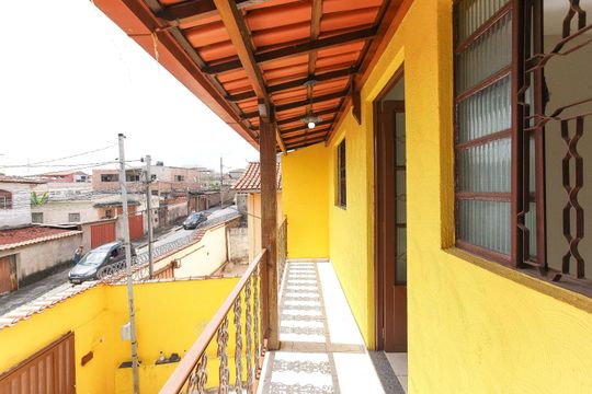 Varanda de casa à venda com 3 quartos, 360m² em Milionários, Belo Horizonte