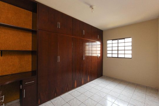 Quarto de casa à venda com 3 quartos, 360m² em Milionários, Belo Horizonte