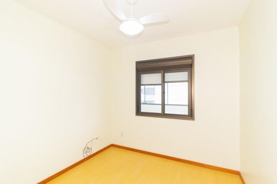 Quarto 1 de kitnet/studio à venda com 3 quartos, 99m² em Menino Deus, Porto Alegre