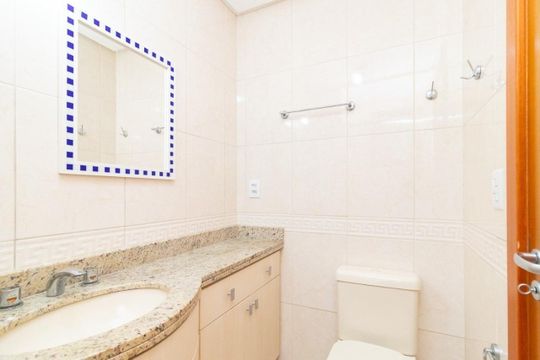 Banheiro 2 de kitnet/studio à venda com 3 quartos, 99m² em Menino Deus, Porto Alegre