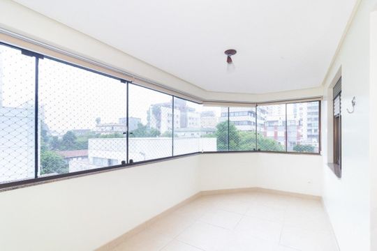 Varanda  de kitnet/studio à venda com 3 quartos, 99m² em Menino Deus, Porto Alegre