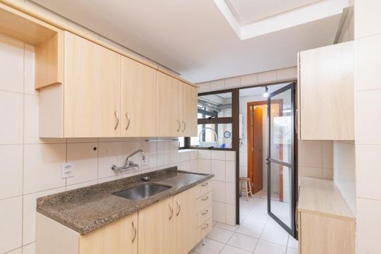 Cozinha de kitnet/studio à venda com 3 quartos, 99m² em Menino Deus, Porto Alegre