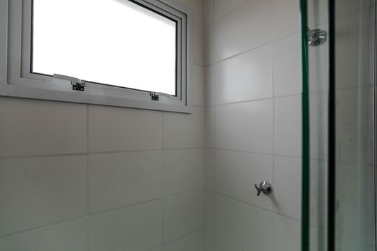 Banheiro de apartamento para alugar com 2 quartos, 42m² em Vila Nova Cintra, Mogi das Cruzes