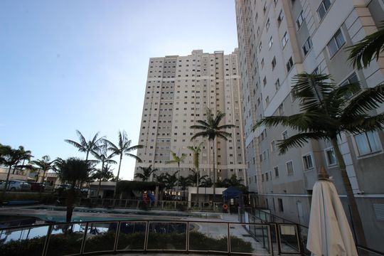 Área comum - Piscina de apartamento à venda com 2 quartos, 50m² em Qi 24, Brasília