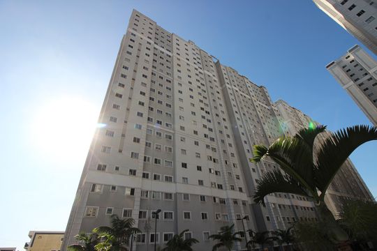 Fachada de apartamento à venda com 2 quartos, 50m² em Qi 24, Brasília