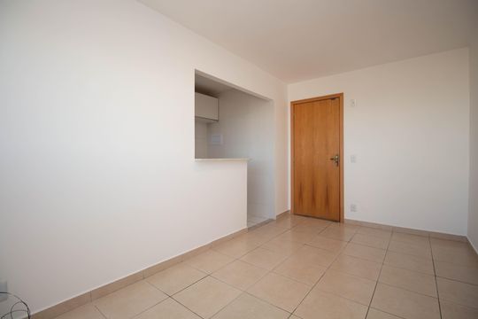 Sala de apartamento à venda com 2 quartos, 50m² em Qi 24, Brasília