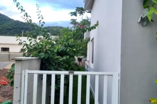 Varanda de casa de condomínio para alugar com 3 quartos, 195m² em Caxito Pequeno, Maricá