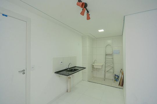Cozinha de apartamento para alugar com 2 quartos, 35m² em Jardim Sabara, São Paulo