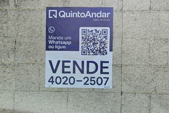 Placa instalada na fachada do condomínio - Código da placa: HBJM-59 de apartamento para alugar com 2 quartos, 45m² em Colônia (zona Leste), São Paulo