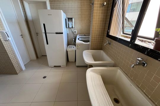 Área de Serviço de apartamento à venda com 4 quartos, 423m² em Vila Suzana, São Paulo