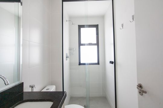 Banheiro da Suite de apartamento para alugar com 3 quartos, 81m² em Jardim Sul, Uberlândia
