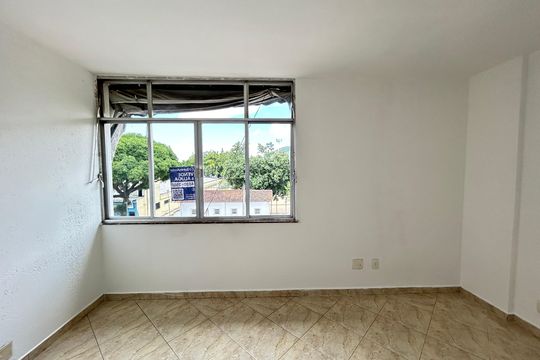 Sala de apartamento à venda com 2 quartos, 58m² em Jardim Sulacap, Rio de Janeiro