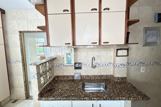 Cozinha de apartamento à venda com 2 quartos, 58m² em Jardim Sulacap, Rio de Janeiro