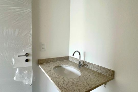 Banheiro da Suíte de kitnet/studio à venda com 1 quarto, 22m² em Pinheiros, São Paulo