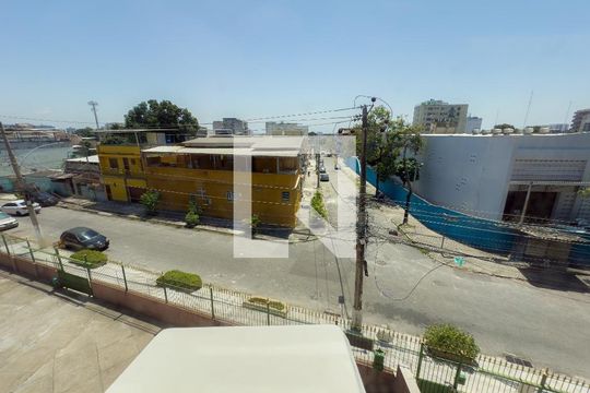 Vista da janela de apartamento para alugar com 3 quartos, 70m² em Olaria, Rio de Janeiro