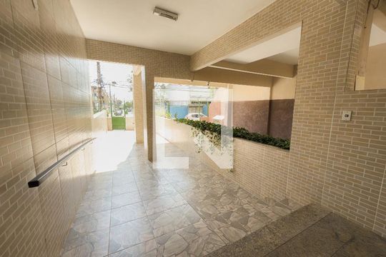 Área externa de apartamento para alugar com 3 quartos, 70m² em Olaria, Rio de Janeiro