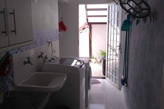 Área de serviço de casa para alugar com 4 quartos, 217m² em Jardim Garcia, Campinas