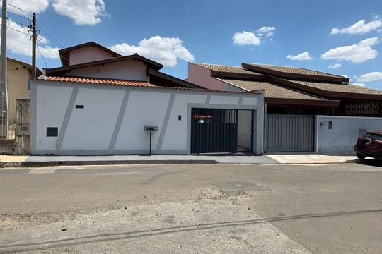 Fachada de casa para alugar com 4 quartos, 217m² em Jardim Garcia, Campinas