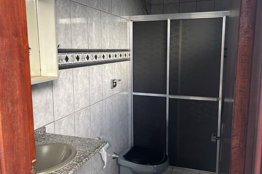 Banheiro de casa para alugar com 4 quartos, 217m² em Jardim Garcia, Campinas