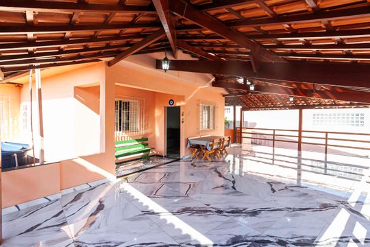 Varanda de casa à venda com 3 quartos, 200m² em Ressaca, Contagem