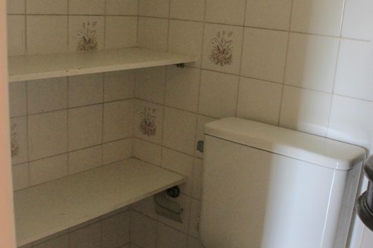 Banheiro social 1 de apartamento para alugar com 3 quartos, 76m² em Gopouva, Guarulhos