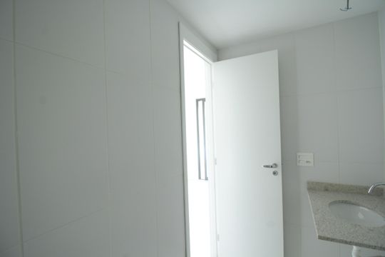 Banheiro de apartamento à venda com 1 quarto, 28m² em Pompeia, São Paulo