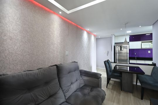 Sala de apartamento à venda com 2 quartos, 48m² em Parque Jaçatuba, Santo André