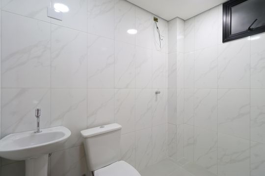 Banheiro  de kitnet/studio para alugar com 1 quarto, 30m² em Vila Romana, São Paulo