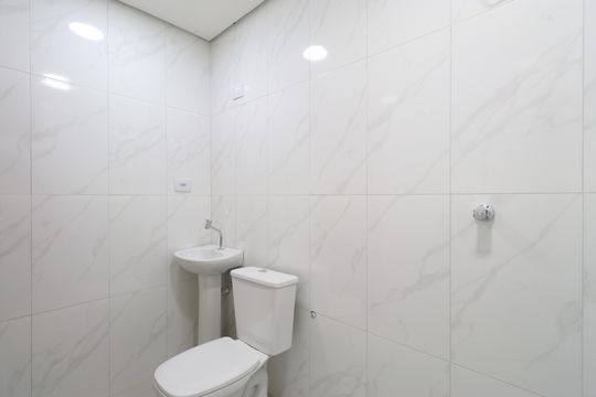 Banheiro  de kitnet/studio para alugar com 1 quarto, 30m² em Vila Romana, São Paulo