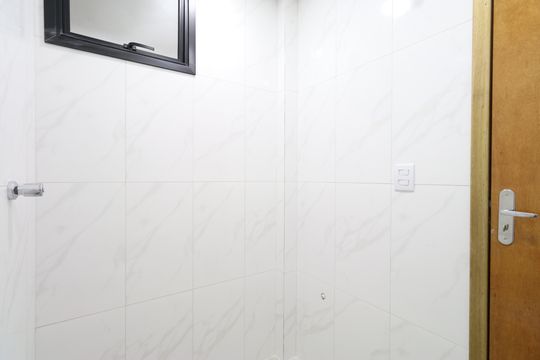 Banheiro  de kitnet/studio para alugar com 1 quarto, 40m² em Vila Romana, São Paulo