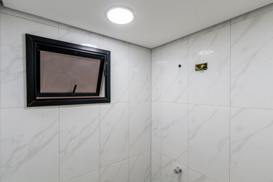 Banheiro de apartamento para alugar com 1 quarto, 24m² em Vila Romana, São Paulo