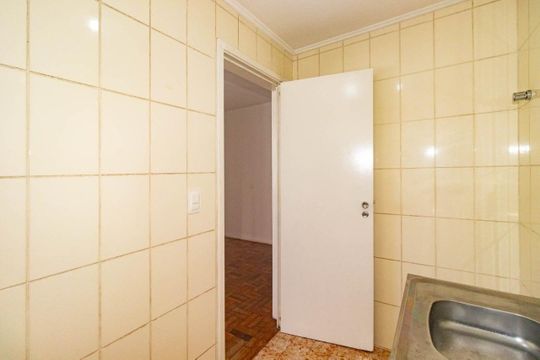 Cozinha de apartamento para alugar com 1 quarto, 30m² em Independência, Porto Alegre