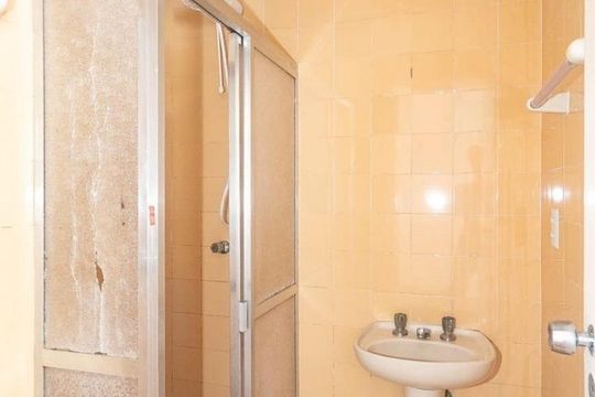 Banheiro de apartamento para alugar com 1 quarto, 30m² em Independência, Porto Alegre