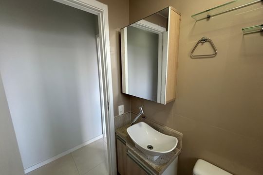 Banheiro social de apartamento à venda com 2 quartos, 45m² em Água Santa, Rio de Janeiro