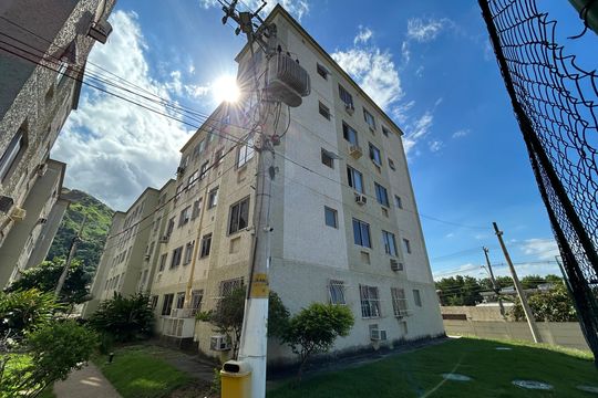 Fachada do bloco de apartamento à venda com 2 quartos, 45m² em Água Santa, Rio de Janeiro