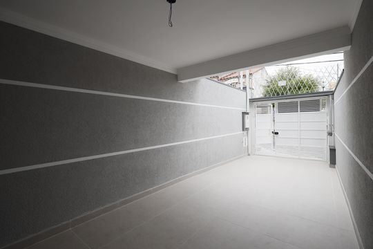 Garagem de casa à venda com 3 quartos, 122m² em Vila Mazzei, São Paulo