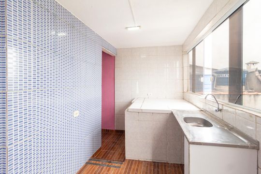 Cozinha e área de serviço de casa para alugar com 1 quarto, 60m² em Conceicao, Osasco