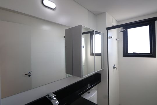 Banheiro  de apartamento à venda com 2 quartos, 49m² em Niterói, Canoas
