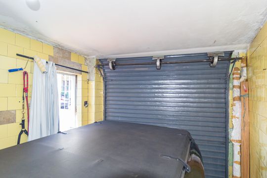 Garagem de casa à venda com 2 quartos, 127m² em Jardim Analia Franco, São Paulo