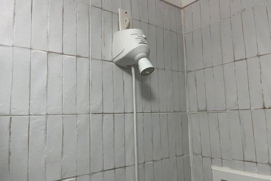 Banheiro de apartamento para alugar com 1 quarto, 37m² em Embaré, Santos