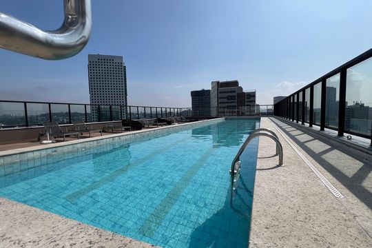 Piscina de kitnet/studio para alugar com 1 quarto, 30m² em Pinheiros, São Paulo