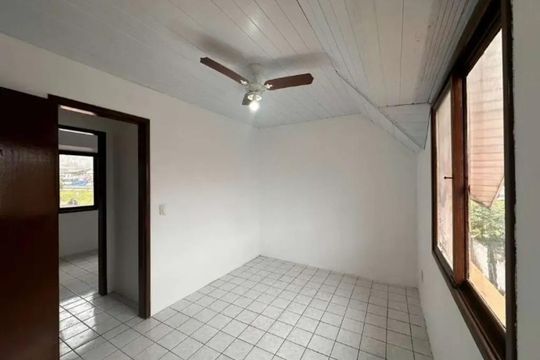 Quarto de casa para alugar com 3 quartos, 75m² em Vargem do Bom Jesus, Florianópolis