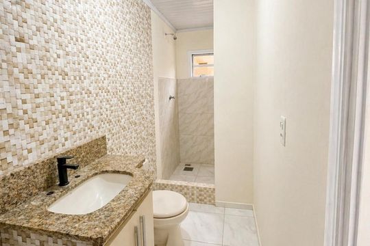 Banheiro de casa para alugar com 3 quartos, 75m² em Vargem do Bom Jesus, Florianópolis