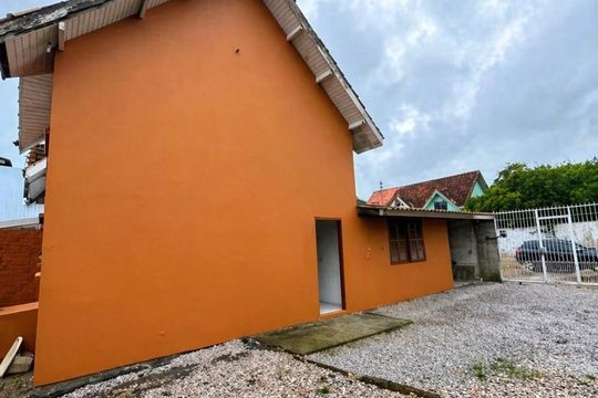 Área externa de casa para alugar com 3 quartos, 75m² em Vargem do Bom Jesus, Florianópolis